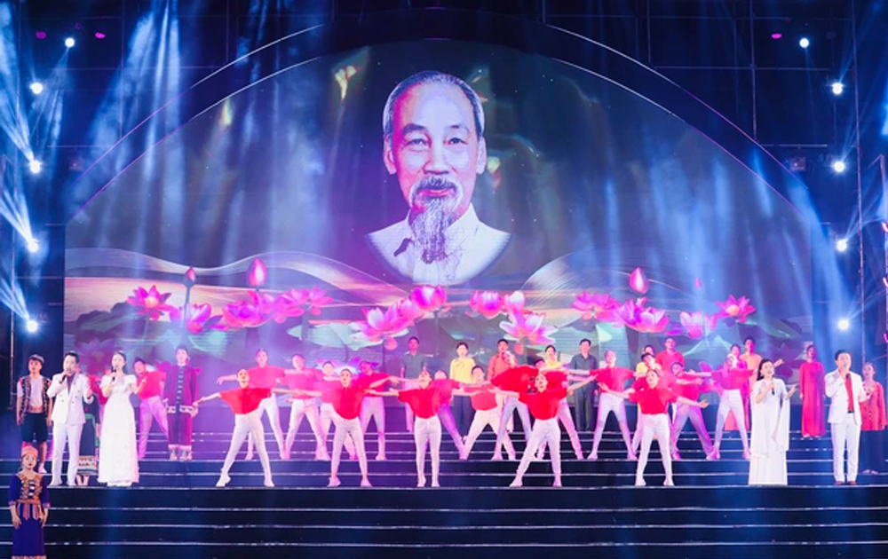 Chương trình nghệ thuật đặc biệt bế mạc Lễ hội Làng Sen năm 2024