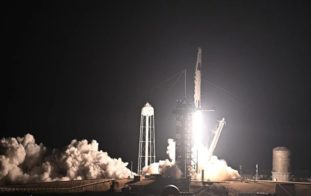 Tàu SpaceX Dragon trở về Trái Đất, mang theo các thí nghiệm khoa học giá trị