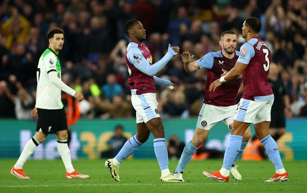 Aston Villa chia điểm Liverpool trong 