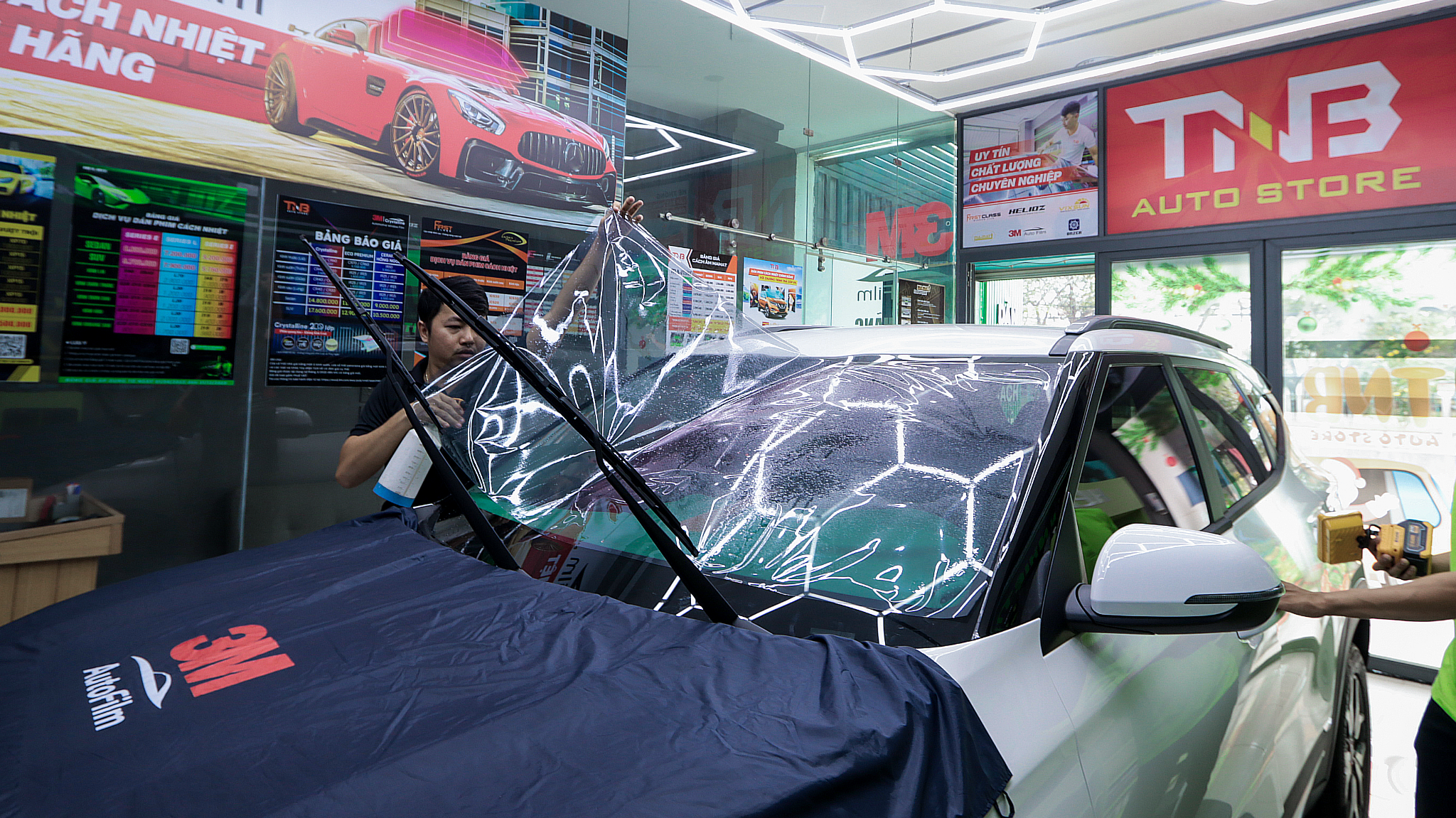 Nên dán phim cách nhiệt 3M loại nào cho ô tô vào mùa nắng nóng?