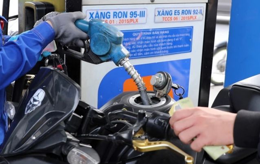 Giá xăng tăng trở lại