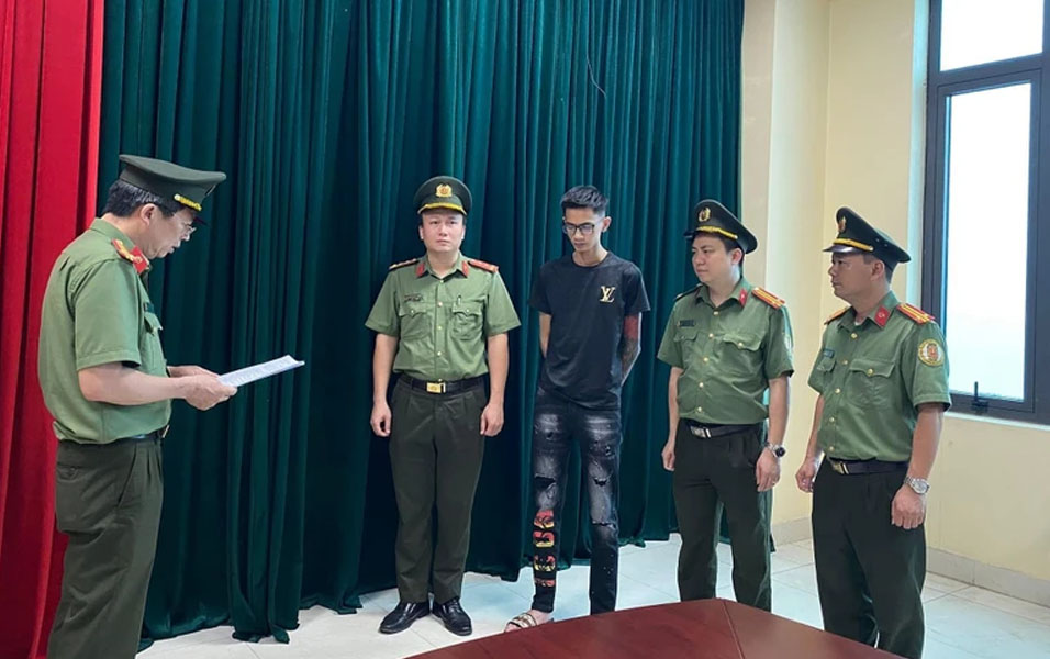 Khởi tố, bắt tạm giam đối tượng “Tổ chức cho người khác trốn đi nước ngoài”