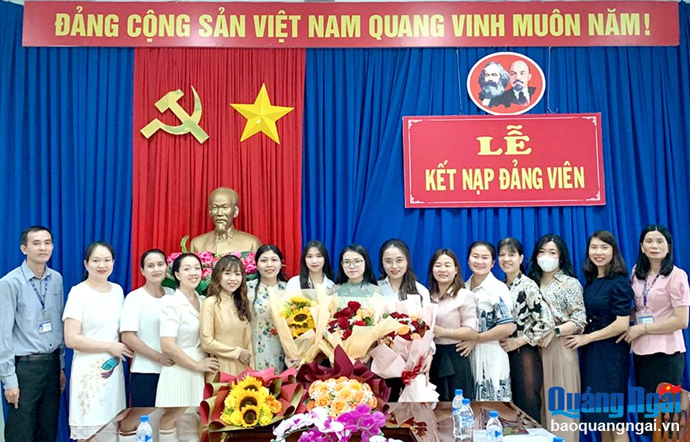 Chi bộ hoàn thành xuất sắc nhiệm vụ tiêu biểu 5 năm liền