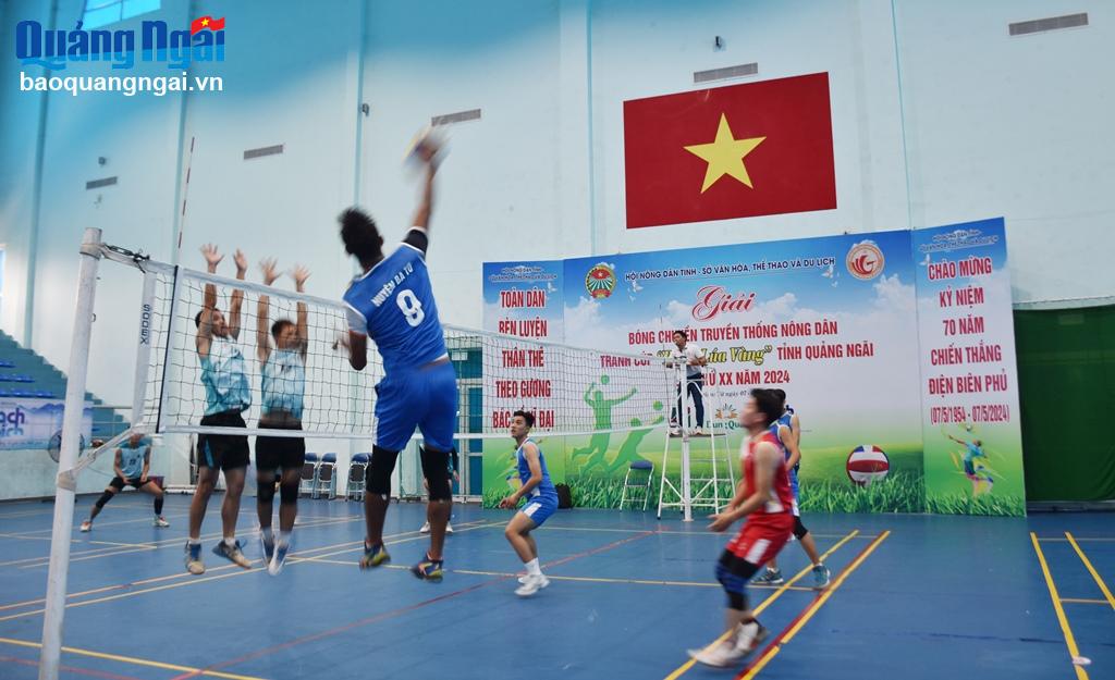 Bán kết Giải Bóng chuyền nông dân tranh cúp 