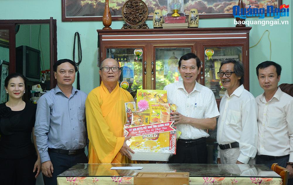 Thăm, chúc mừng các chức sắc Phật giáo