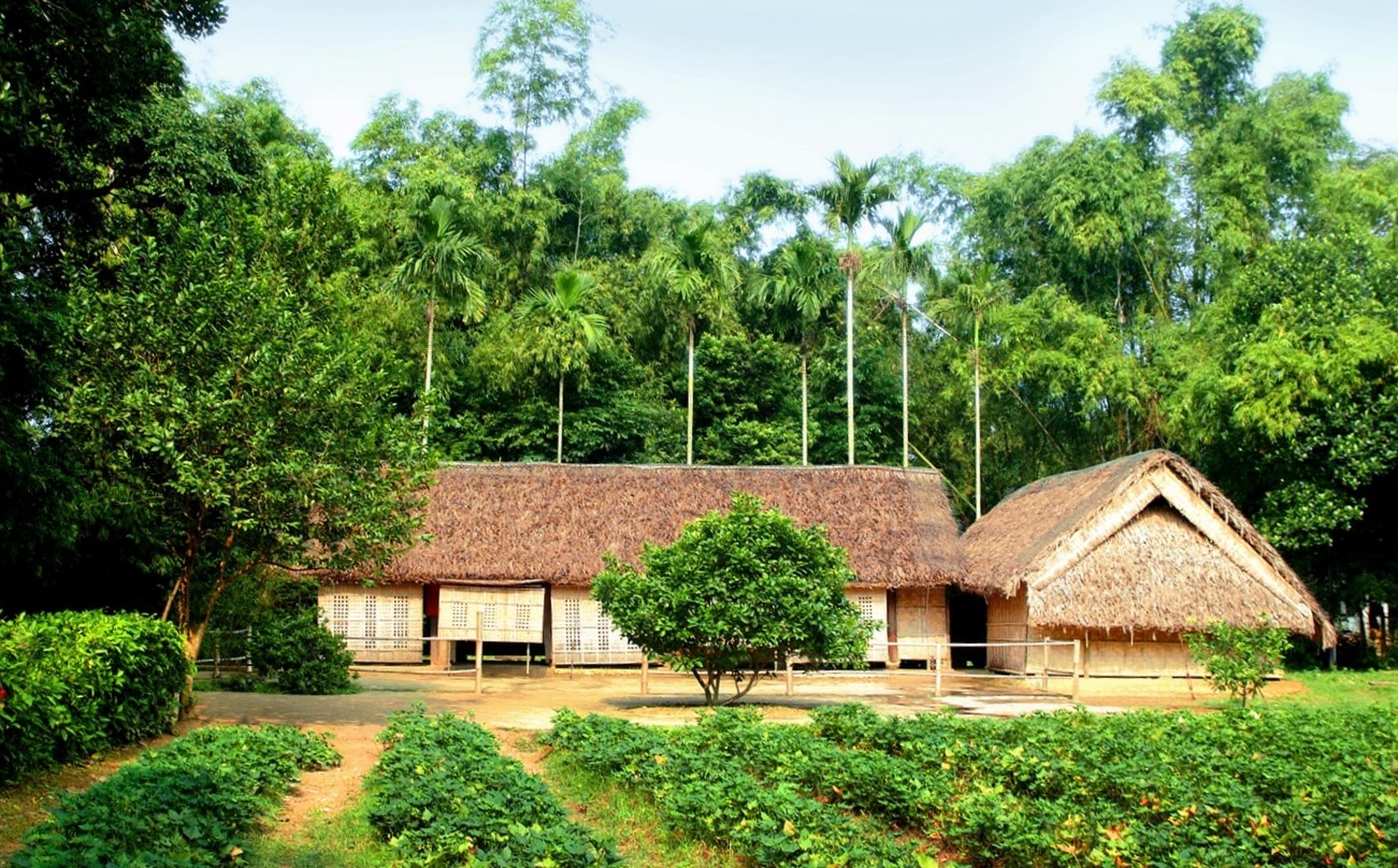 Về làng Sen, nhớ Người…