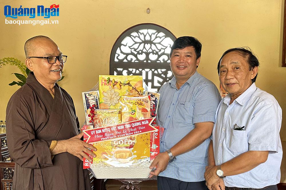 Thăm, chúc mừng các tổ chức, chức sắc Phật giáo nhân Đại lễ Phật đản