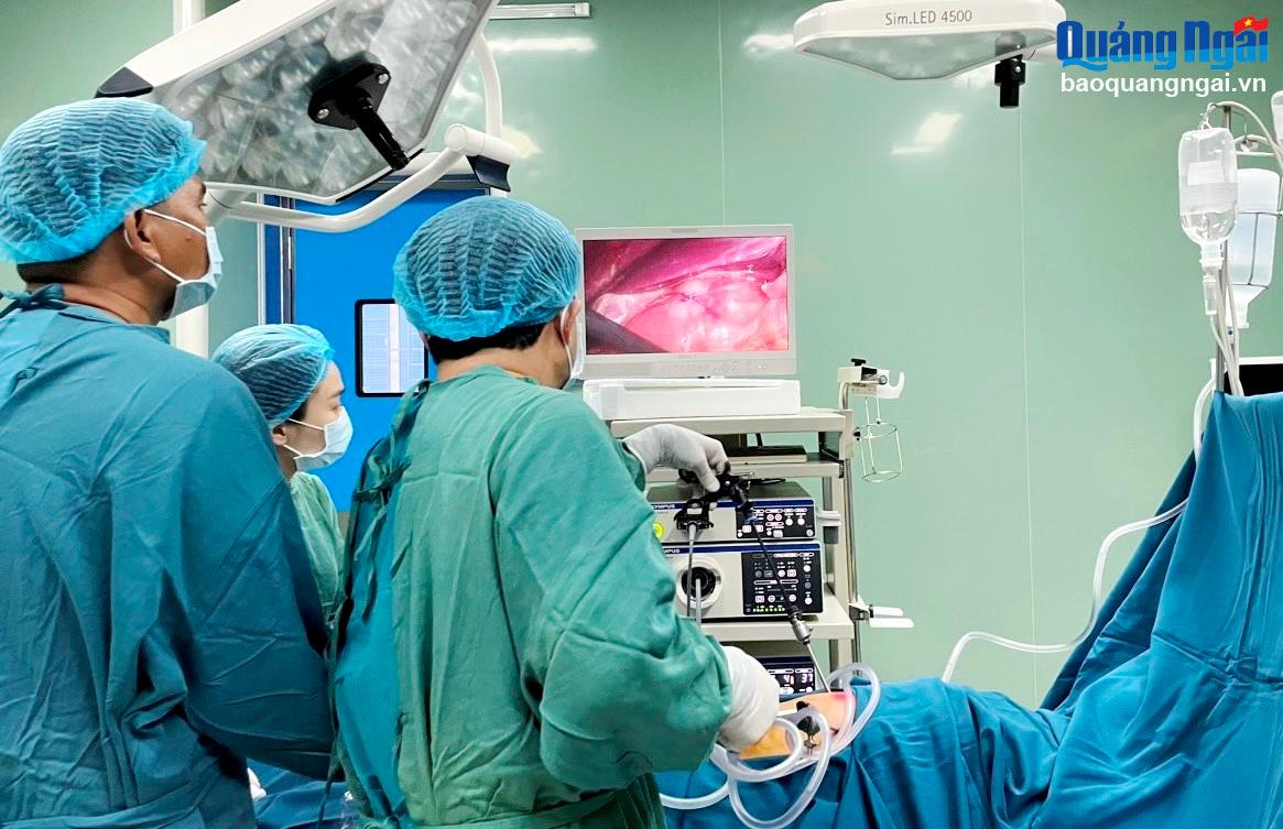 Phẫu thuật cấp cứu bệnh nhi bị thủng dạ dày