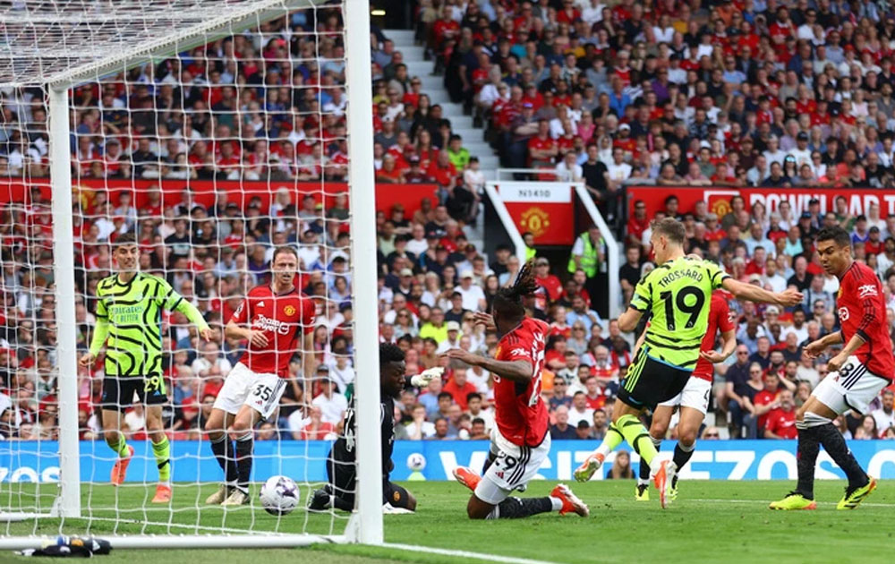 Đánh bại Man United, Arsenal trở lại ngôi đầu Giải ngoại hạng Anh