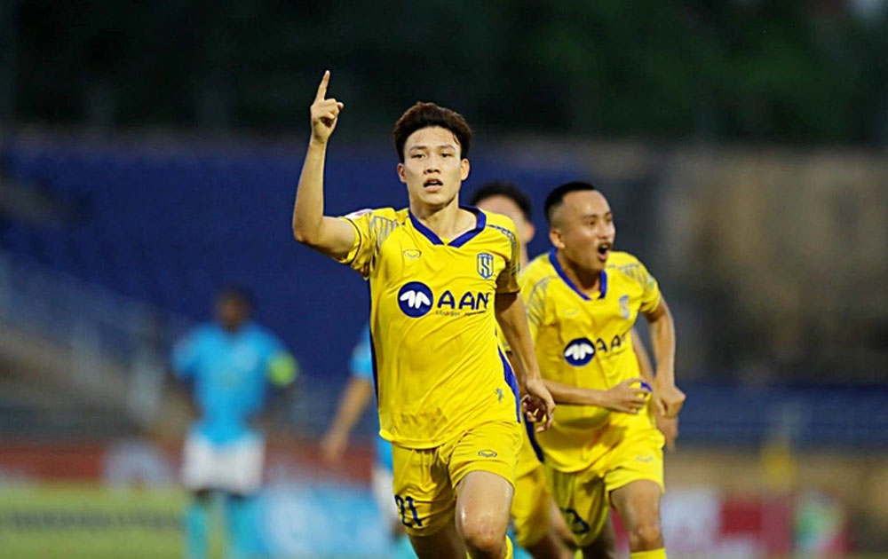 Sông Lam Nghệ An lội ngược dòng thắng Khánh Hòa ở 