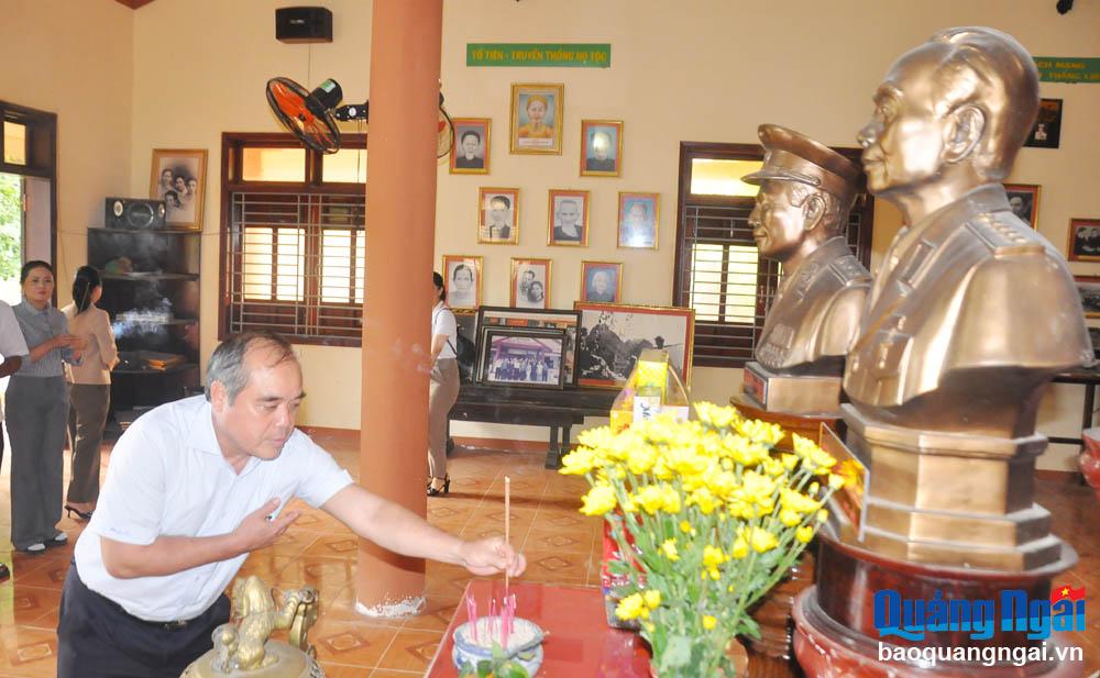 Viếng hương, tri ân Trung tướng Phạm Kiệt