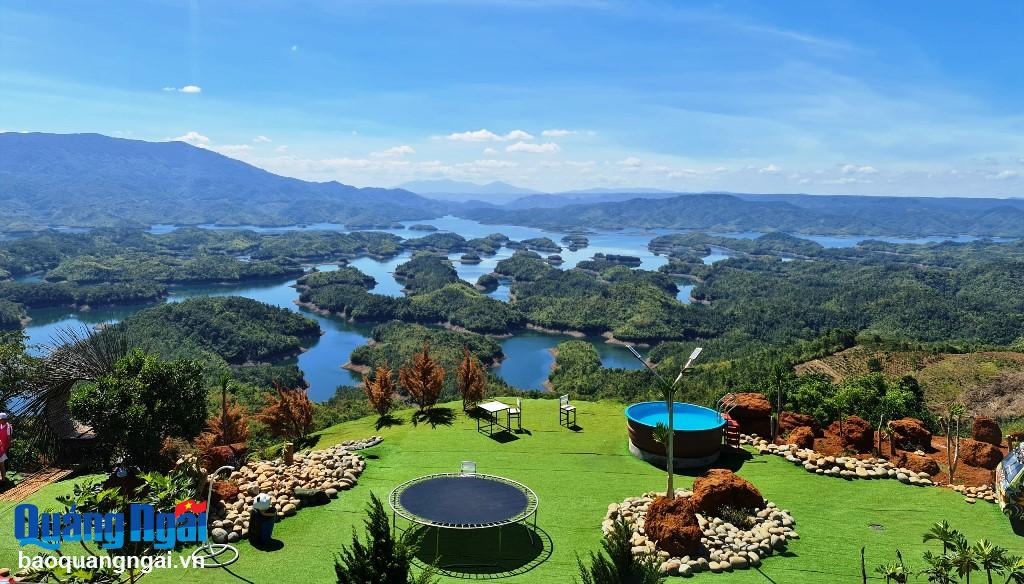 [Photos]. Chiêm ngưỡng vẻ đẹp “vịnh Hạ Long” ở Tây Nguyên