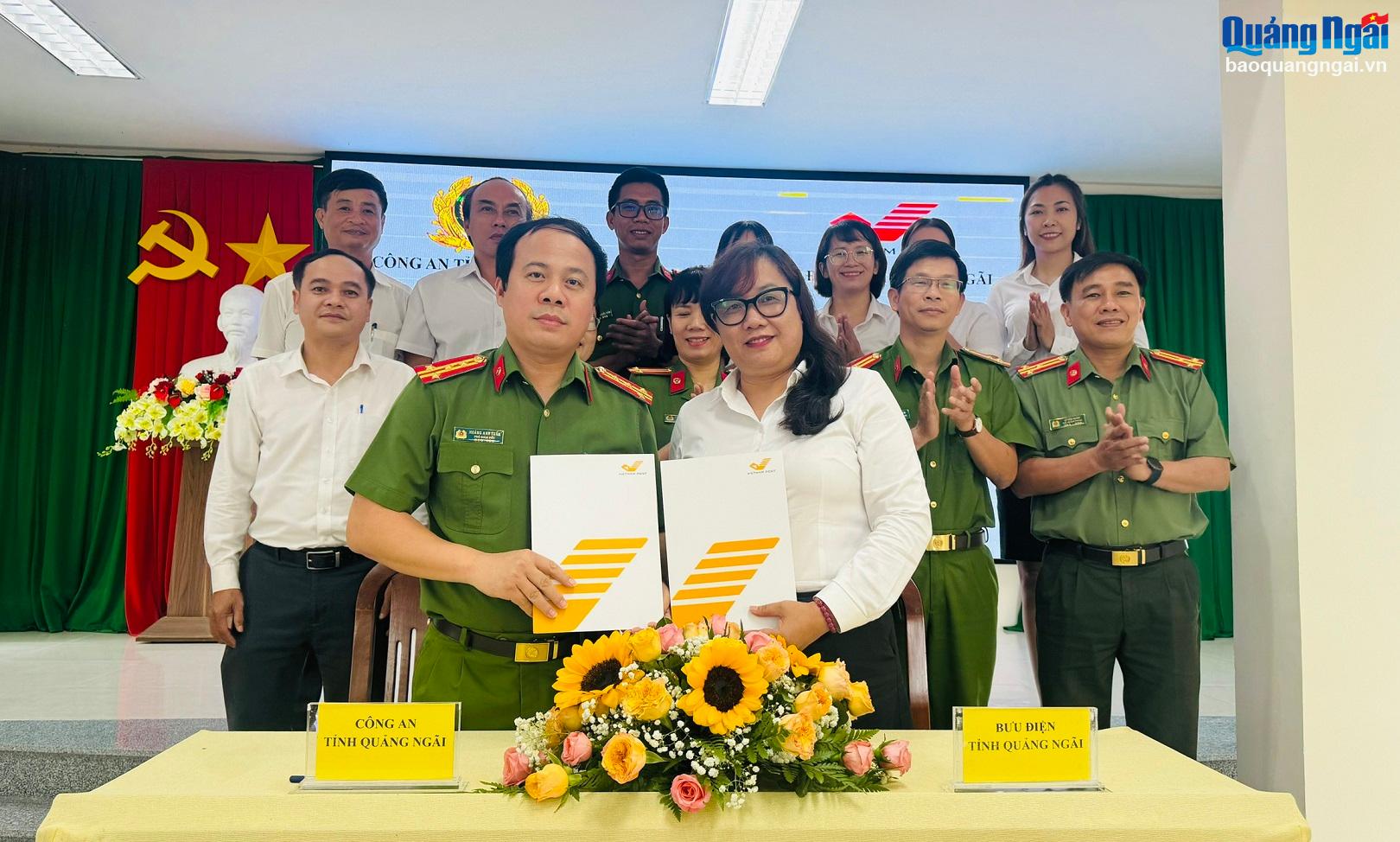 Ký kết phối hợp thực hiện dịch vụ công trực tuyến