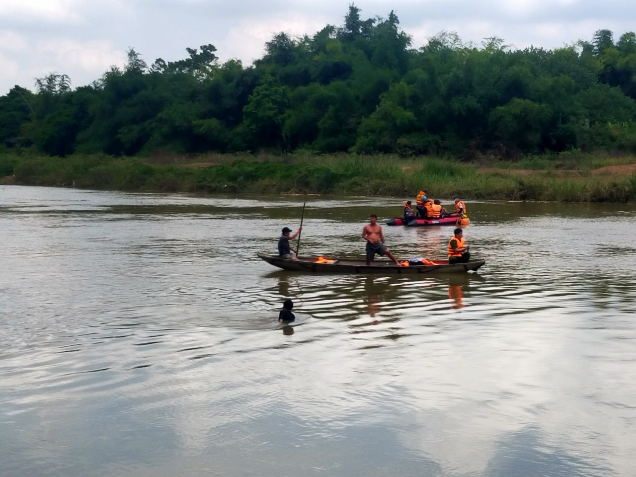 Tìm thấy thi thể công nhân bị nước cuốn trôi 