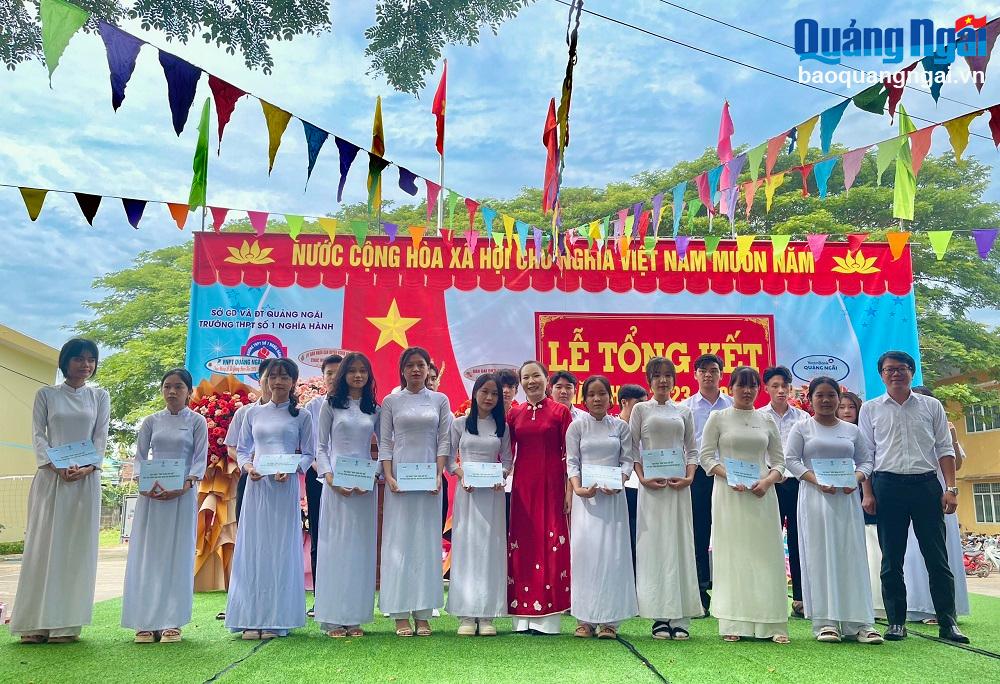 Trường THPT Số 1 Nghĩa Hành tổng kết năm học 2023 - 2024