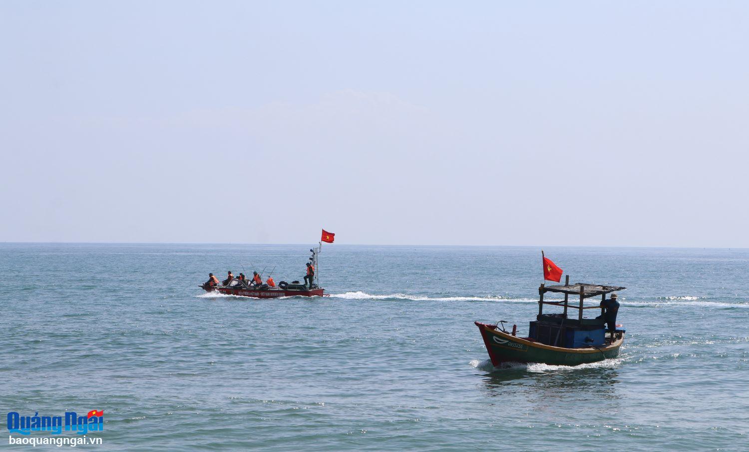 Khẩn trương tìm kiếm các nạn nhân đuối nước