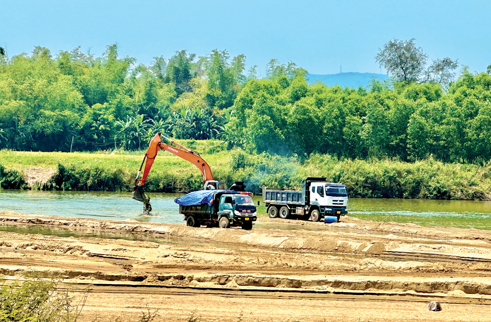 Chậm đưa mỏ cát trúng đấu giá vào khai thác