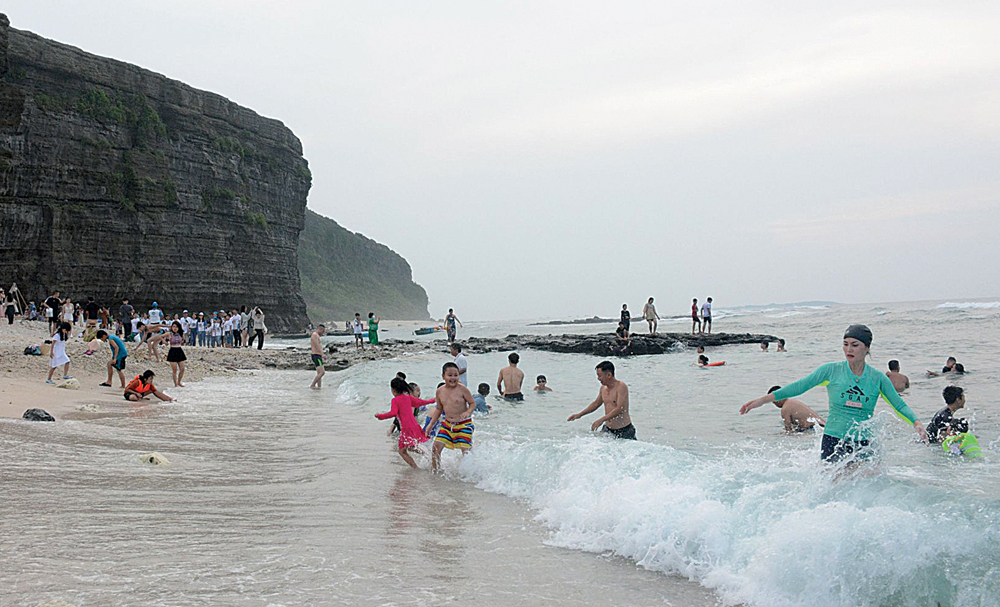 Khởi sắc hoạt động du lịch hè 