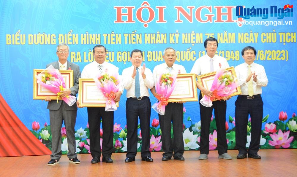 Biểu dương những điển hình tiên tiến