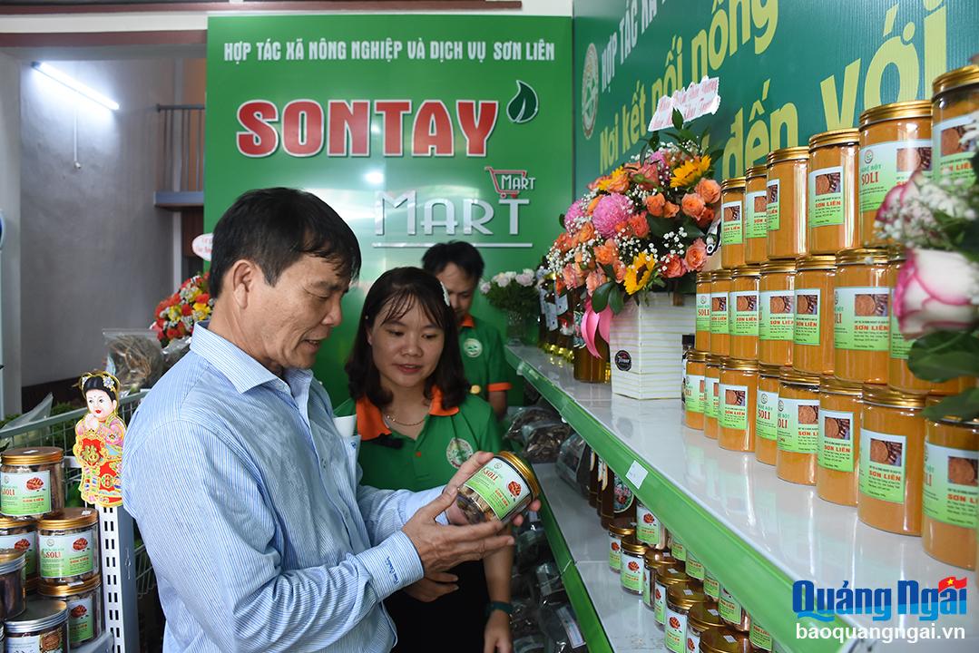 Khai trương cửa hàng nông sản miền núi tại thành phố Quảng Ngãi