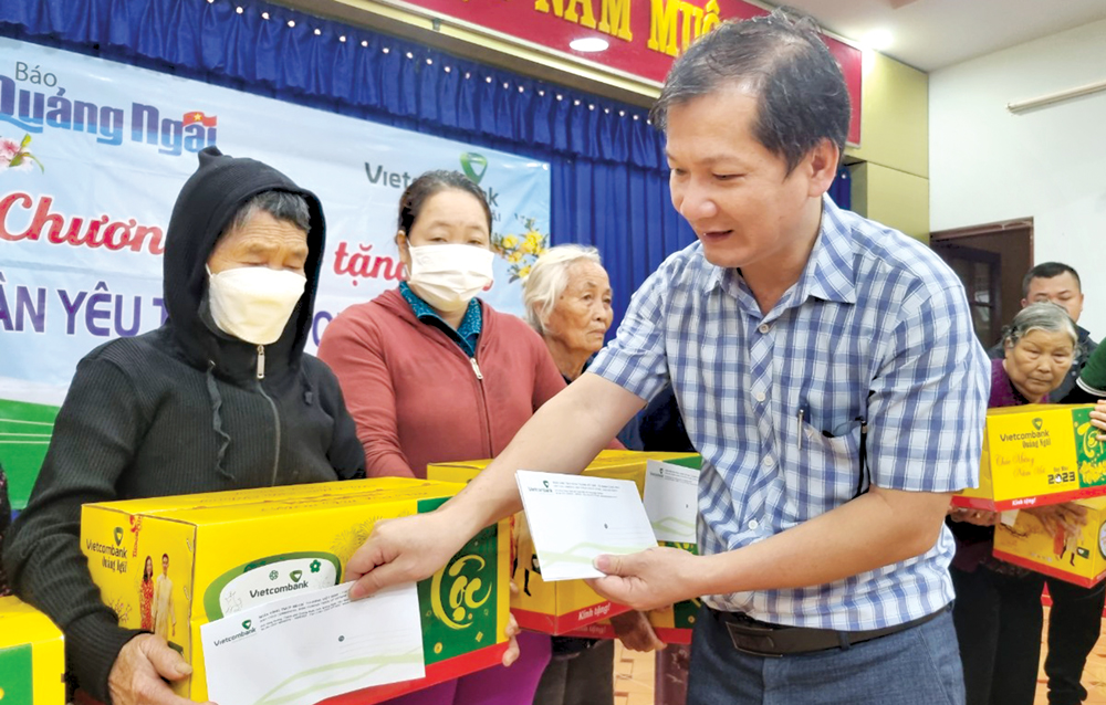 Dang rộng vòng tay nhân ái...