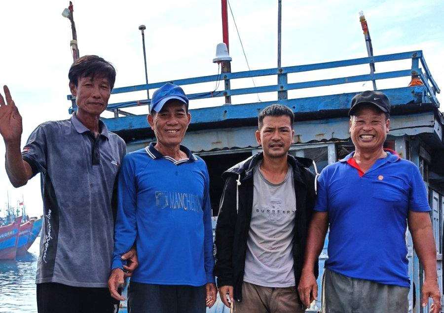 Tàu cá bị chìm, 4 ngư dân thoát nạn