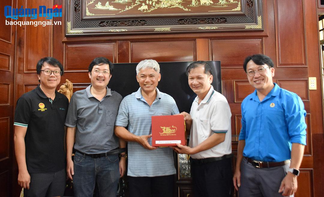 Thăm hỏi, tri ân nguyên lãnh đạo, cán bộ, viên chức Báo Quảng Ngãi