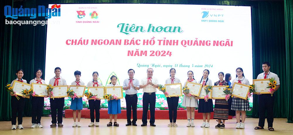 Xứng đáng cháu ngoan Bác Hồ   