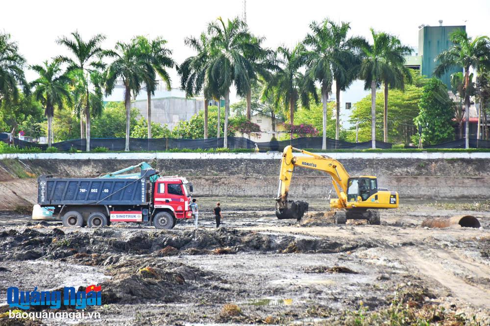 Khắc phục ô nhiễm tại hồ điều hòa Nghĩa Chánh