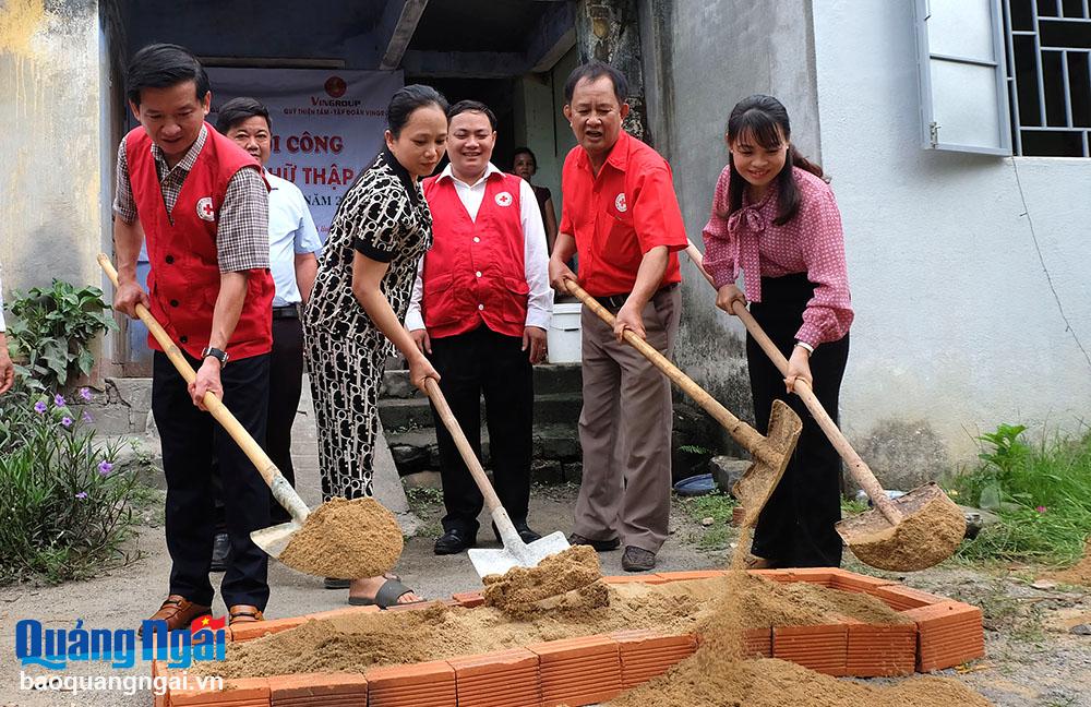 “Hành trình nhân đạo - Trao nhận yêu thương”