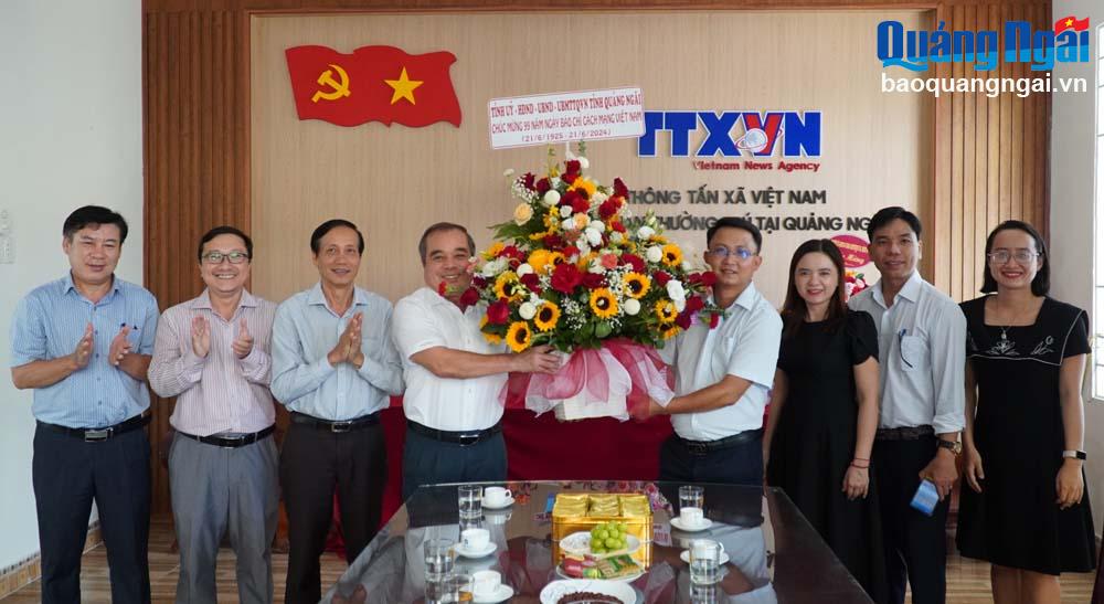 Lãnh đạo tỉnh thăm, chúc mừng các cơ quan báo chí