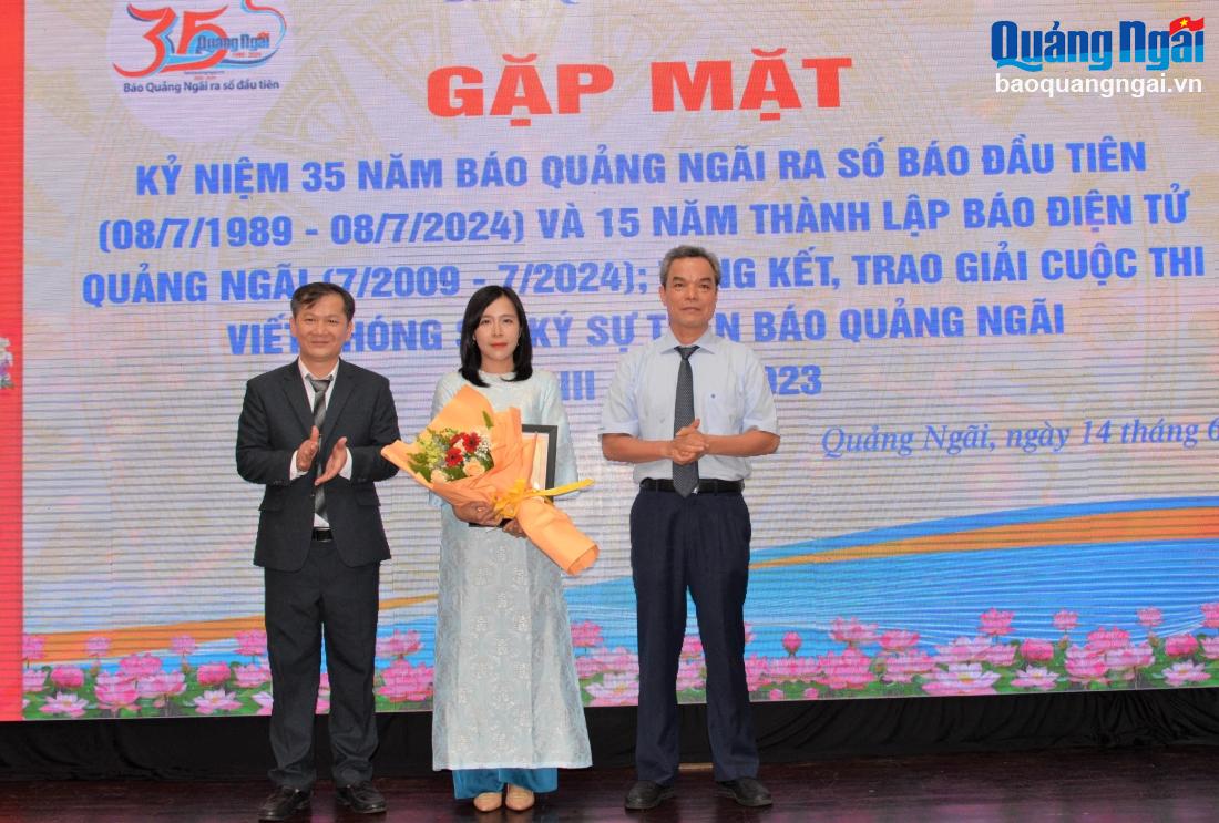 Báo Quảng Ngãi kỷ niệm 35 năm ra số báo đầu tiên