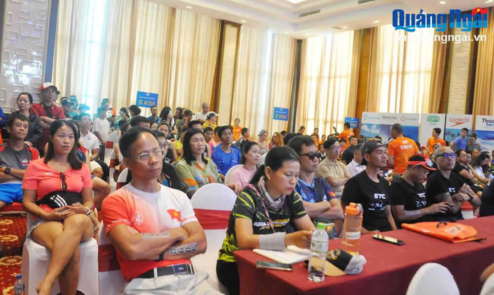 Khai mạc Giải bơi vượt biển Lý Sơn 2024