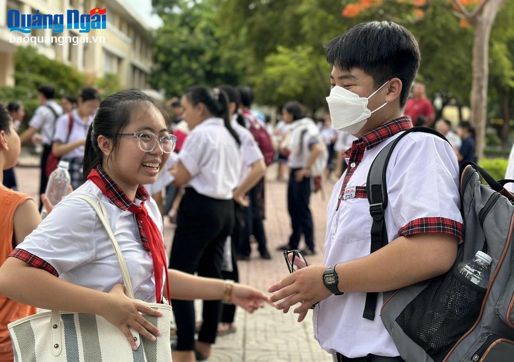 Thí sinh thở phào với đề thi Toán