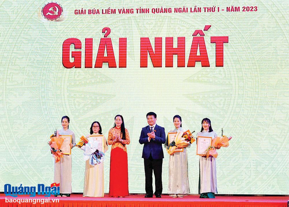 Sân chơi nghiệp vụ của người làm báo 
