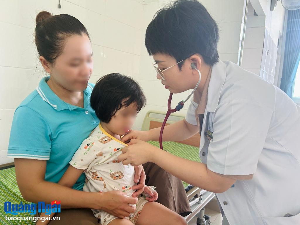 Xương gà đâm xuyên thành thực quản