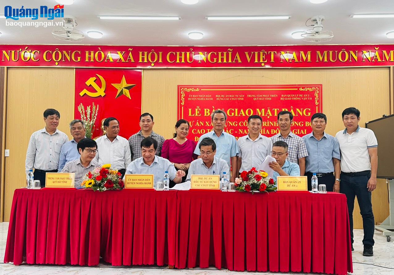 Huyện Nghĩa Hành tổ chức bàn giao mặt bằng tuyến chính cao tốc Bắc - Nam