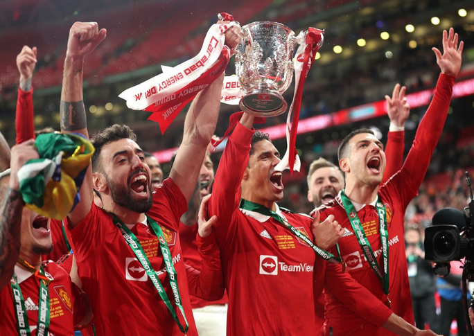 Man United và Liverpool lọt Top 4 đội bóng giàu nhất thế giới