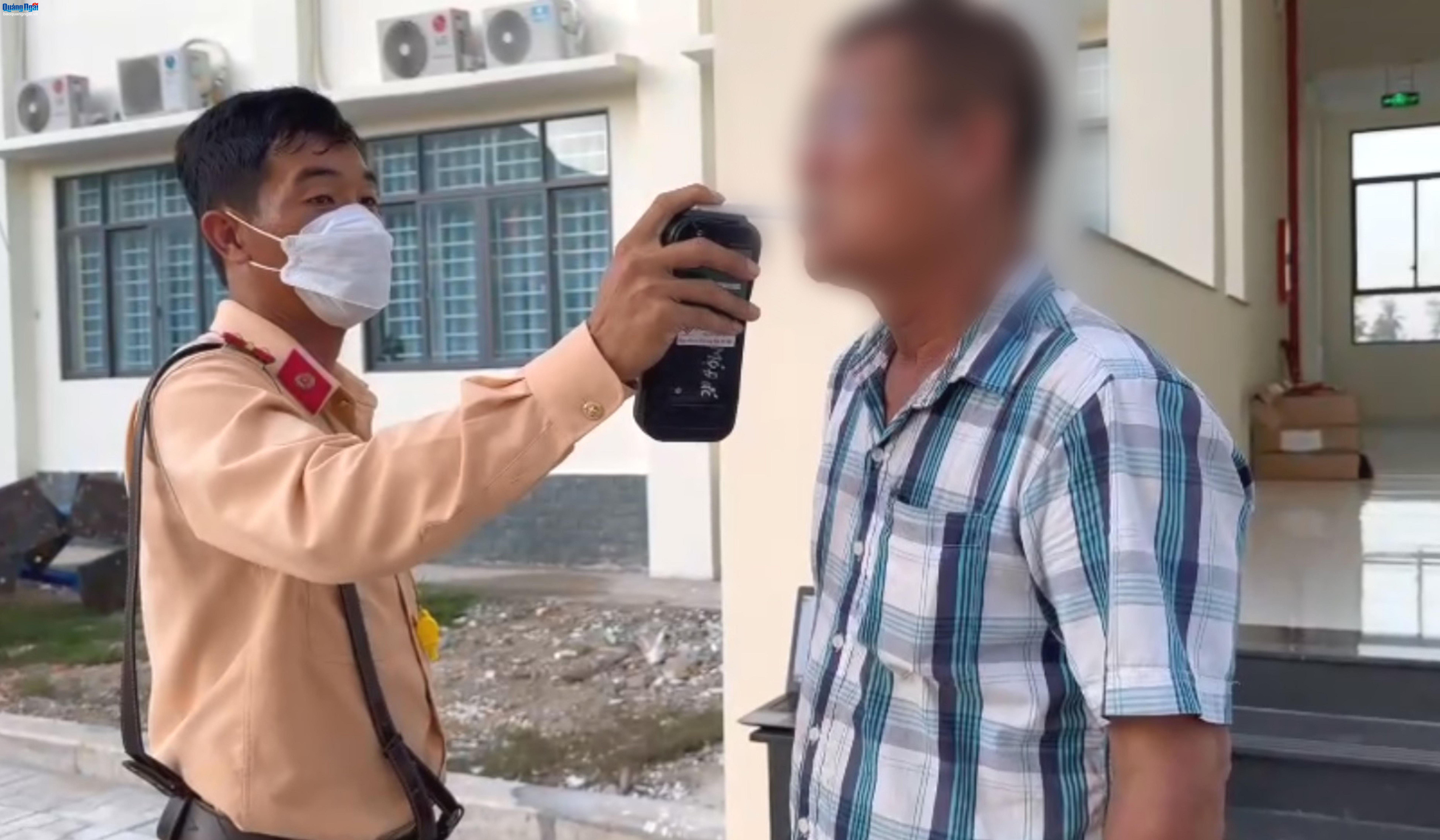 Tài xế gây tai nạn làm 3 người chết và bị thương trình diện công an