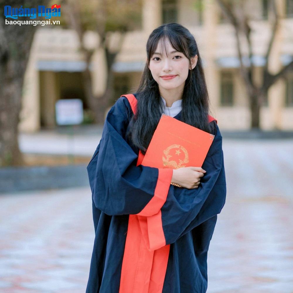 Nữ thủ khoa khối D chia sẻ bí quyết học tập