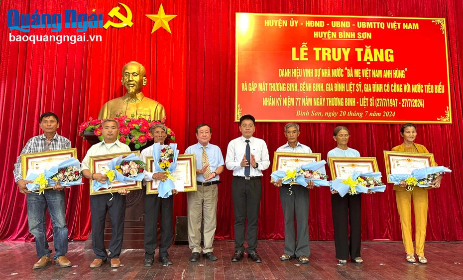 Lễ truy tặng danh hiệu 