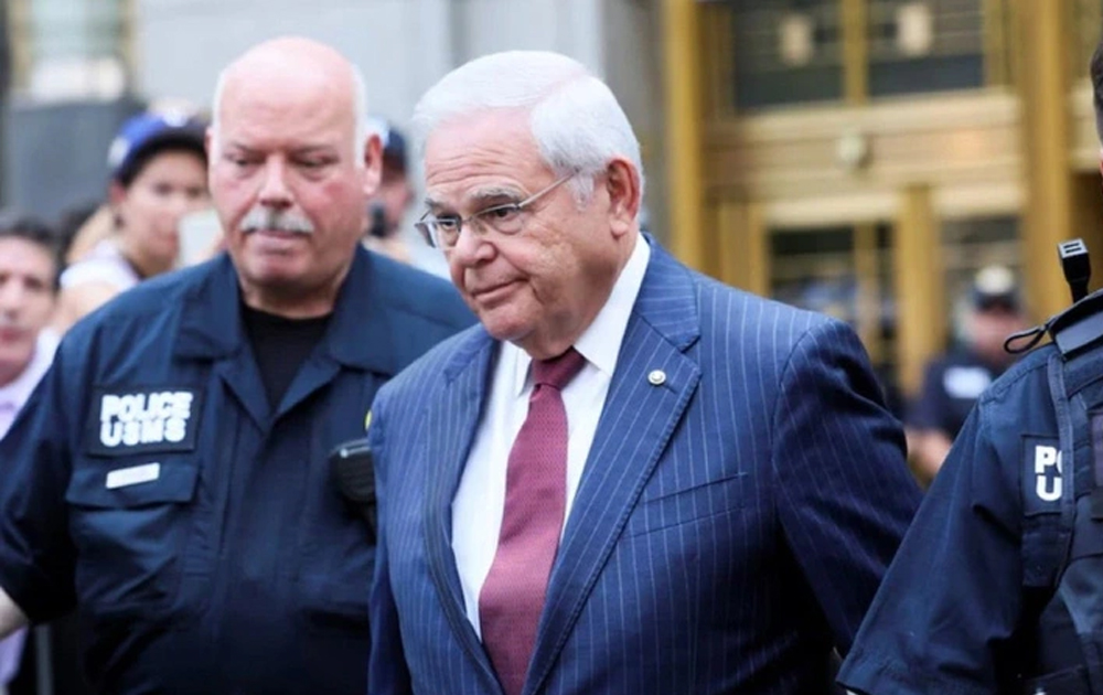 Thượng nghị sĩ Mỹ Bob Menendez từ chức vì nhận hối lộ