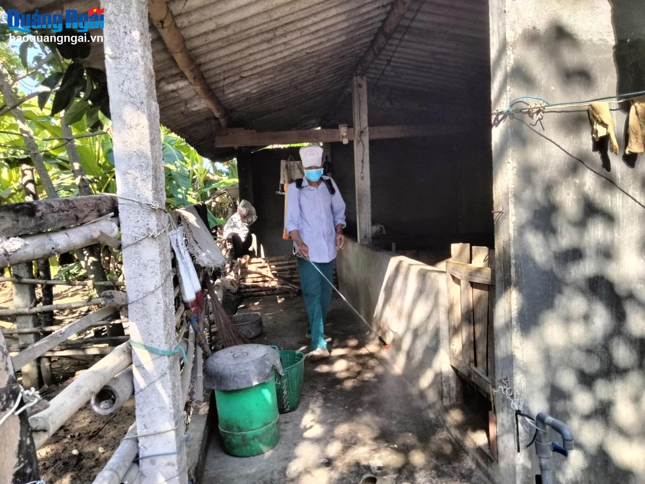 Đẩy mạnh tiêm phòng cho đàn gia súc