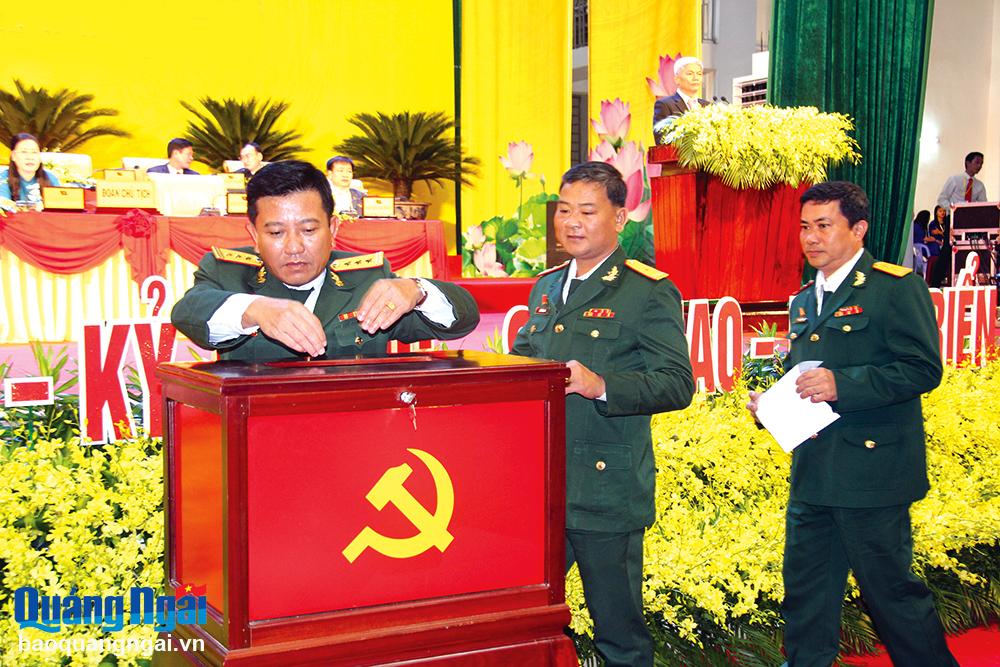 Tích cực chuẩn bị đại hội đảng bộ các cấp