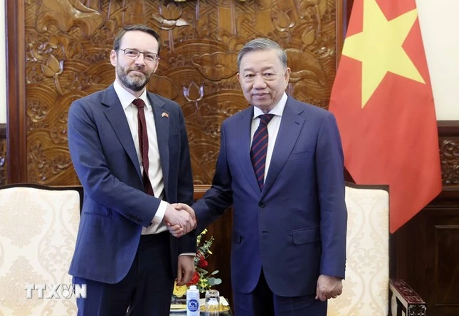 Chủ tịch nước Tô Lâm tiếp Đại sứ Liên hiệp Vương quốc Anh và Bắc Ireland tại Việt Nam