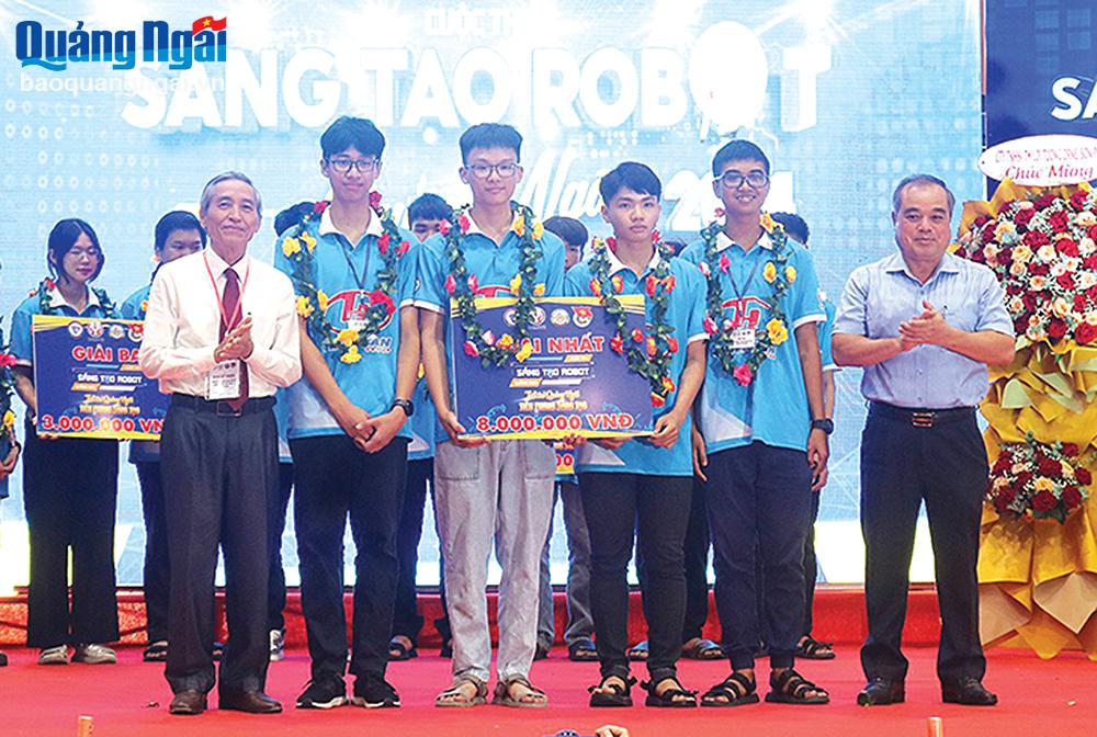 Đam mê sáng tạo robot