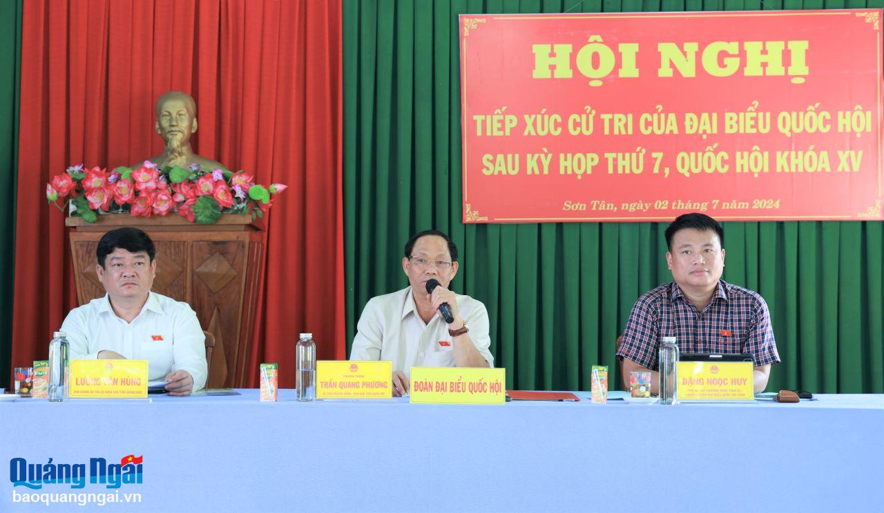 Phó Chủ tịch Quốc hội Trần Quang Phương tiếp xúc cử tri xã Sơn Tân