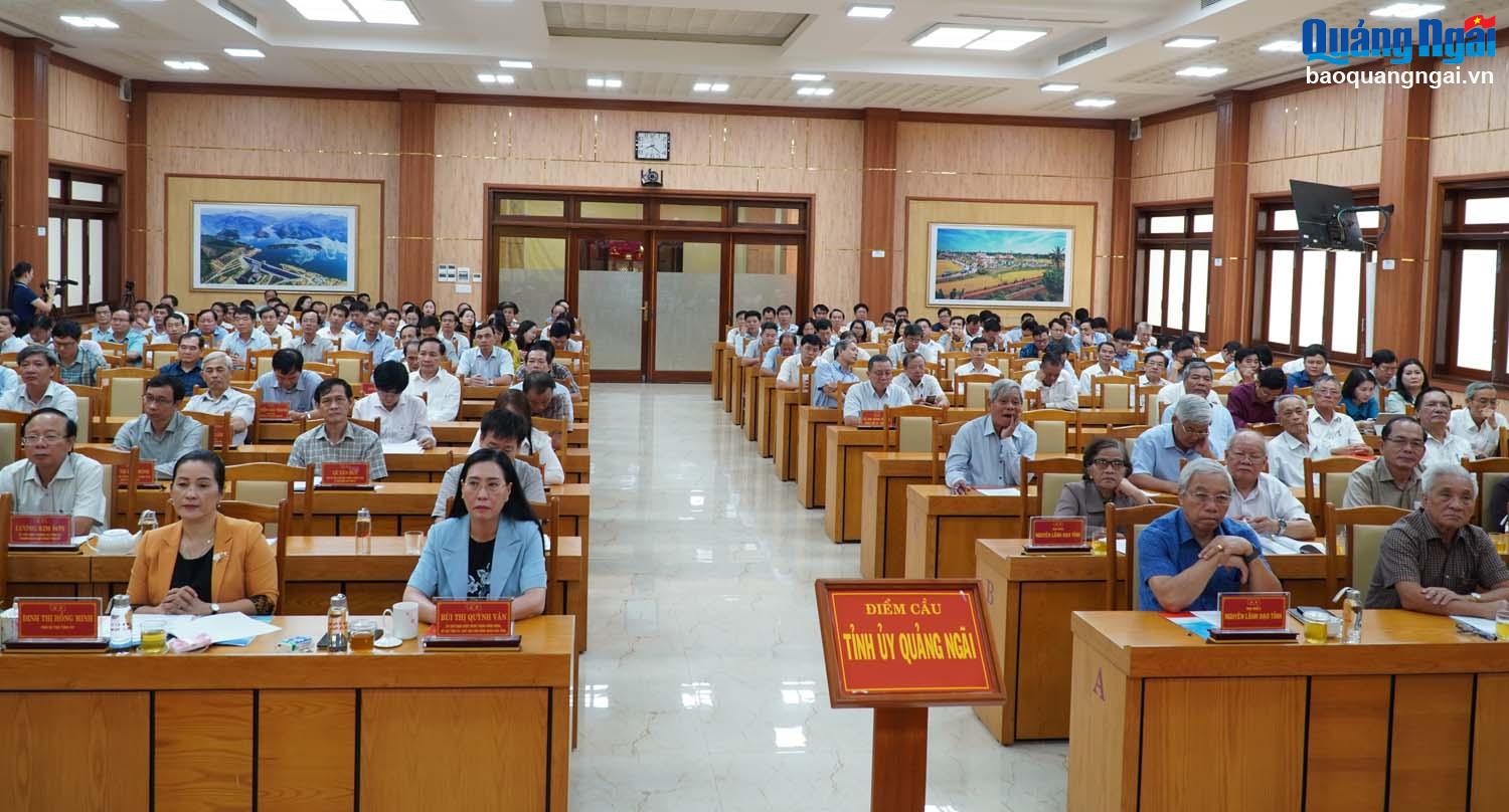 Nghiên cứu, quán triệt các quy định, chỉ thị của Bộ Chính trị