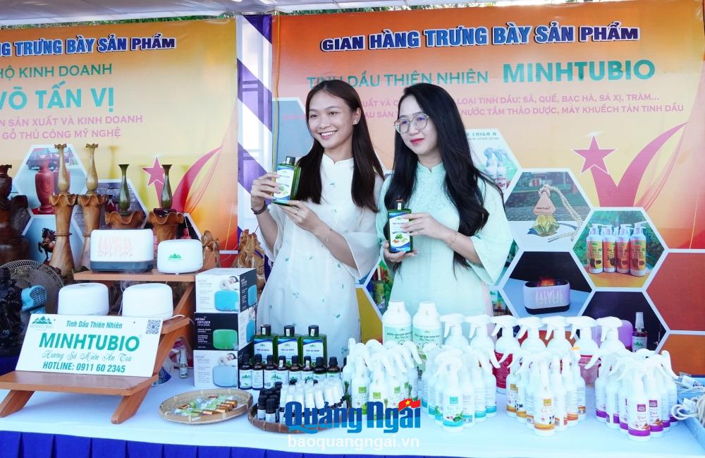 Khai mạc hoạt động bán hàng Việt tại nông thôn - thị xã Đức Phổ năm 2024