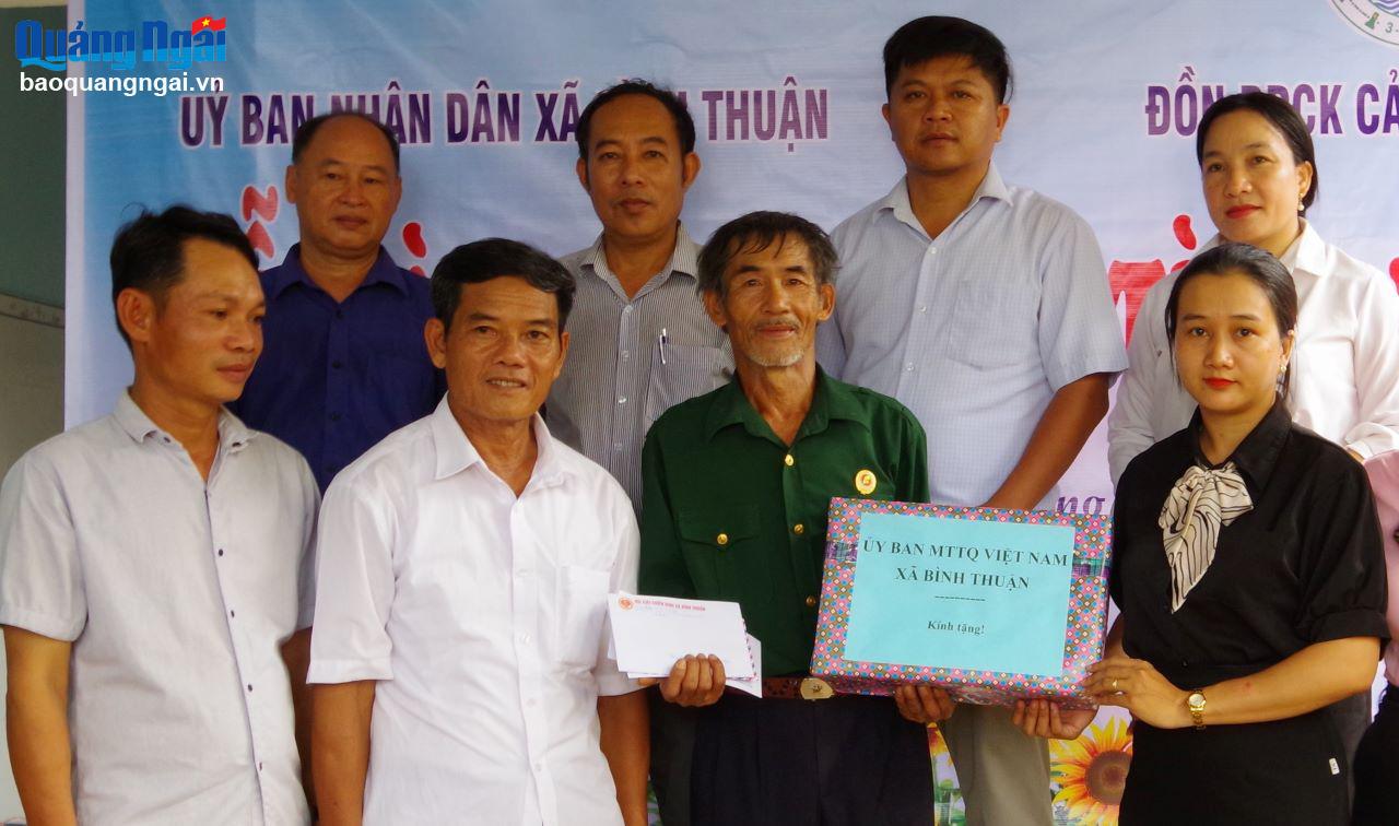 Chung tay xóa nhà tạm cho người có công